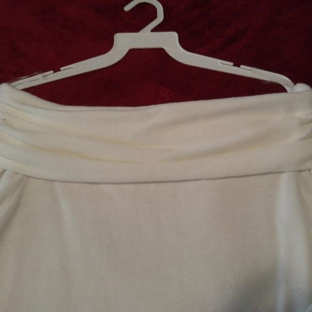 LE LIS Size MED off white top only one left!!!! - Picture 5 of 7